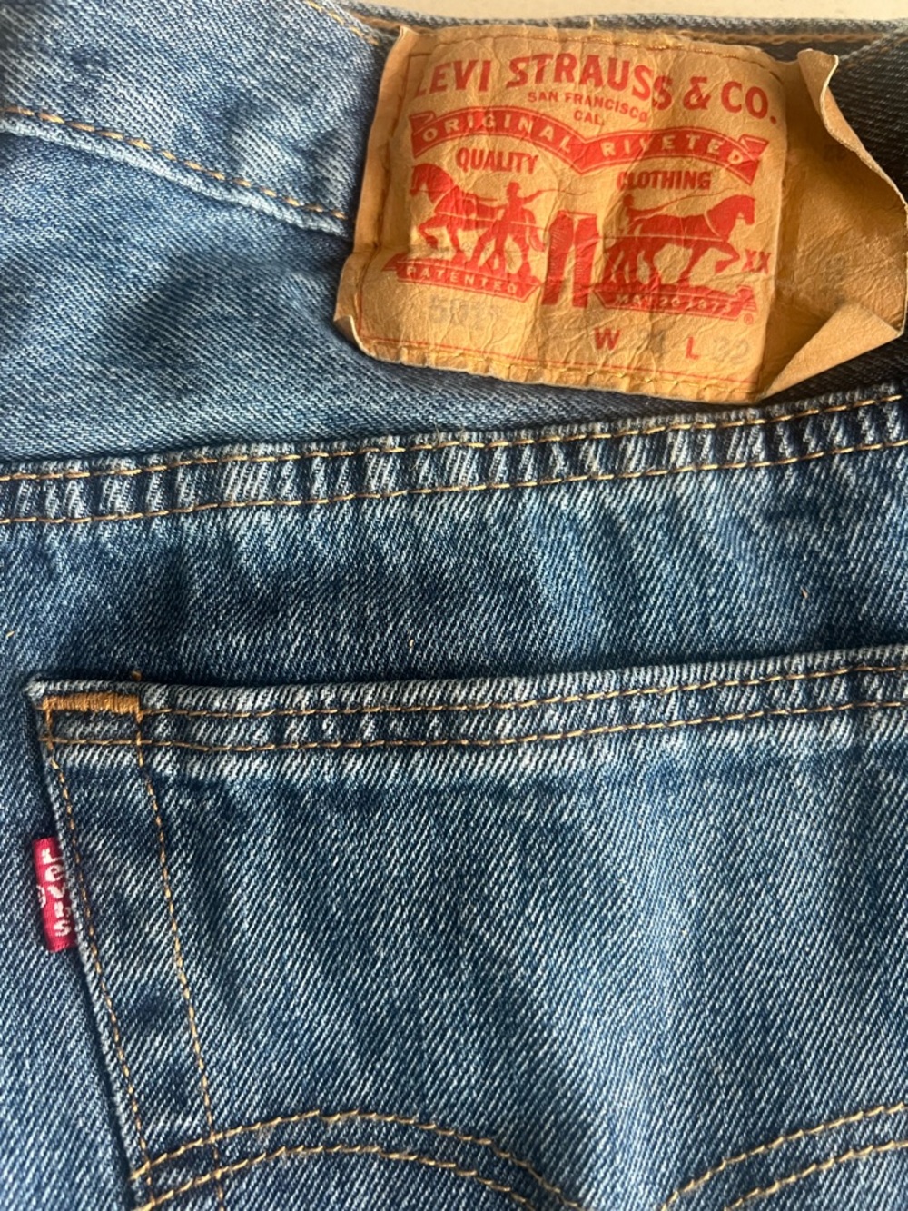Mens Levi's 501 button fly 31x32 - Classic Fit